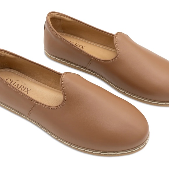 CHARIX CAMEL SLIP ONS - SIZE 37 US SIZE 7 - Picture 2 of 6
